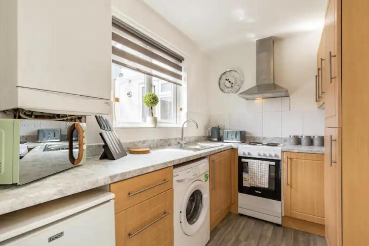Luxury 3-Bed Apartment Near To London With Parking Хорнчерч Экстерьер фото