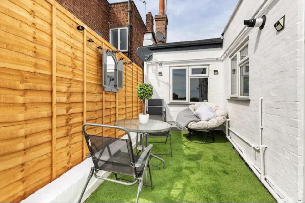 Luxury 3-Bed Apartment Near To London With Parking Хорнчерч Экстерьер фото