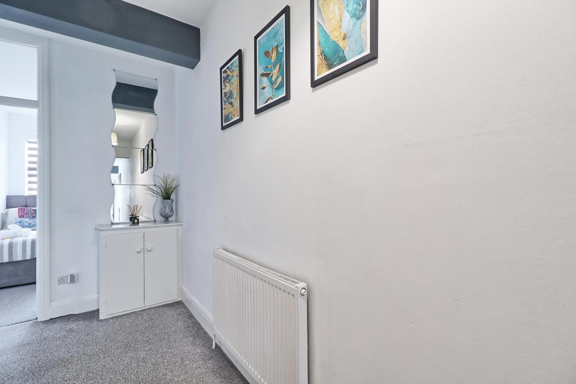 Luxury 3-Bed Apartment Near To London With Parking Хорнчерч Экстерьер фото