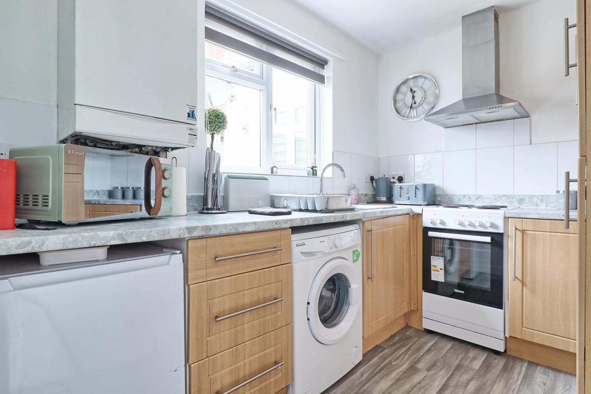 Luxury 3-Bed Apartment Near To London With Parking Хорнчерч Экстерьер фото